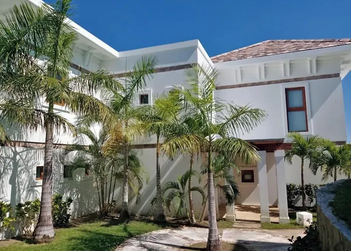Las Verandas Hotel & Villas